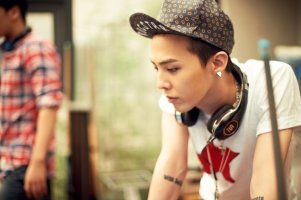 Hz8wiXk7zMM.jpg : G-DRAGON ( rap 위주 )  믹스입니다 ㅎㅎ toni cross GD #2. mix